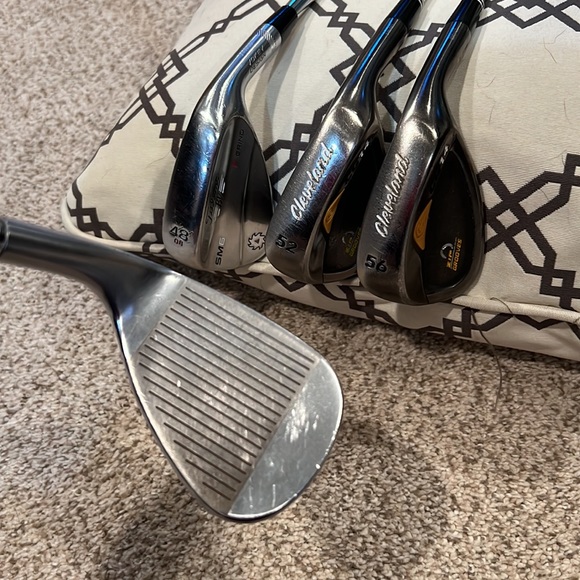 Set of 4 golf club wedges. Can be sold separately - Picture 3 of 8